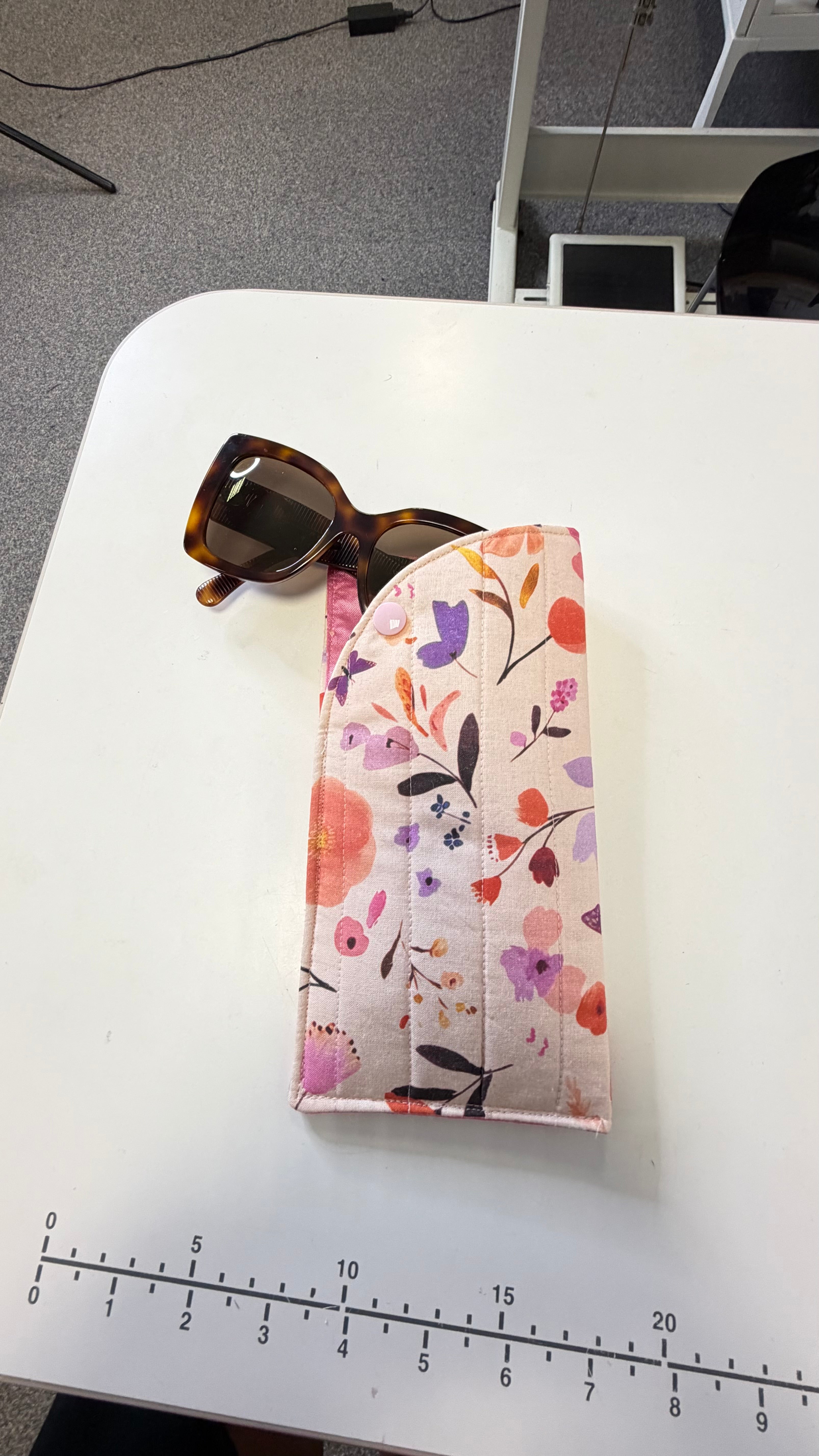 Étui à lunettes fleuri