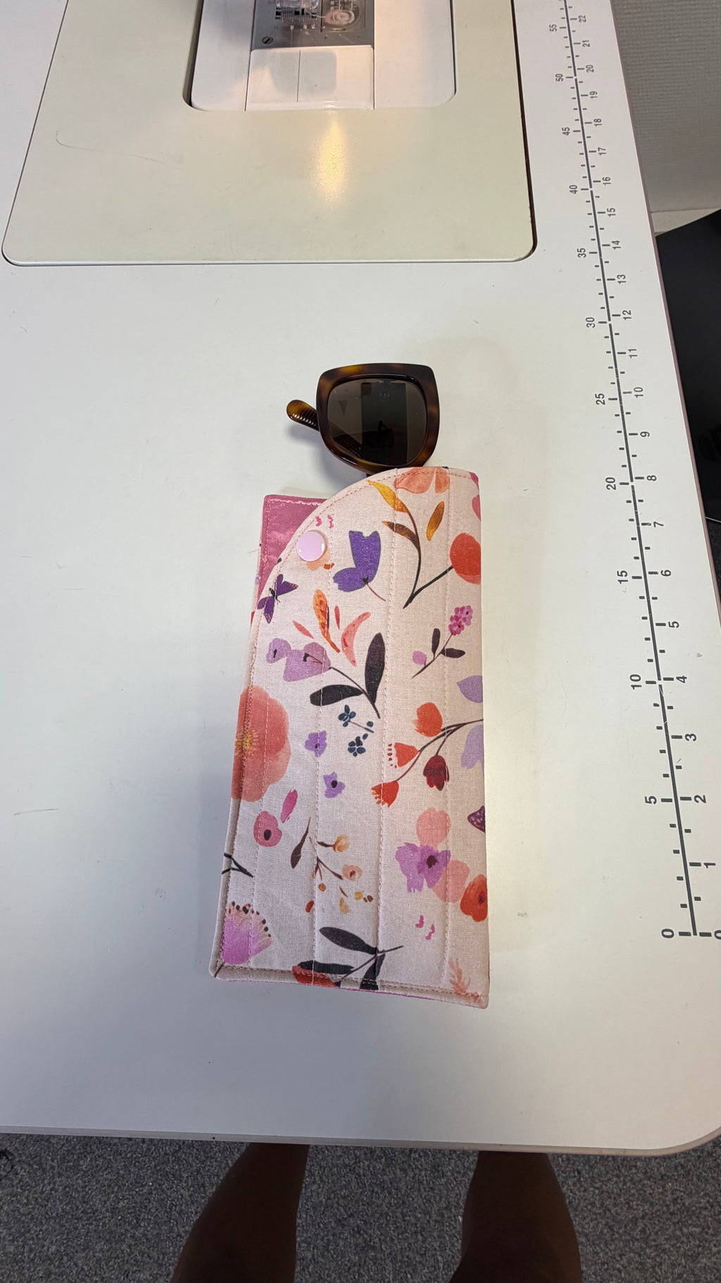 Étui à lunettes fleuri