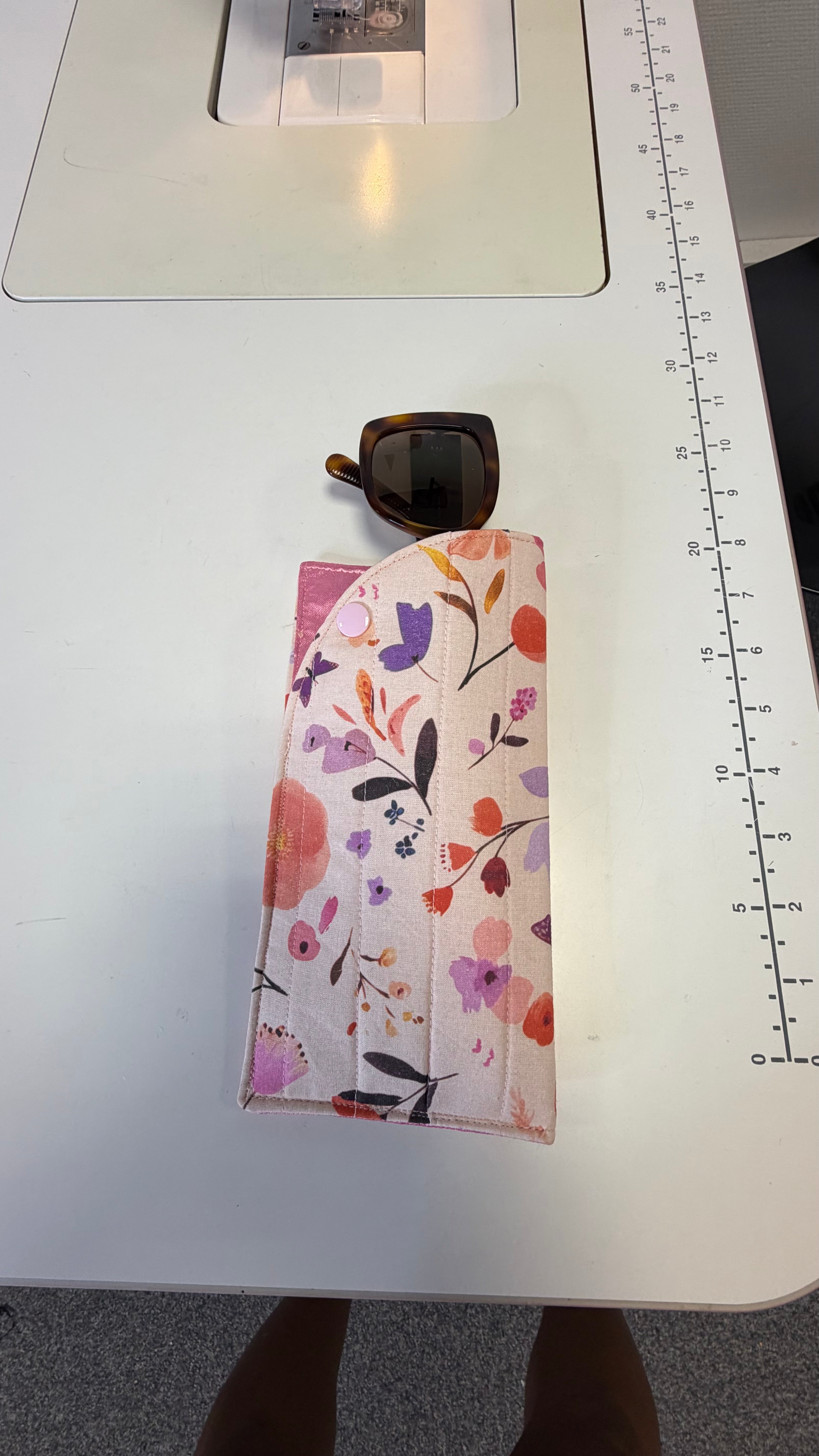 Étui à lunettes fleuri