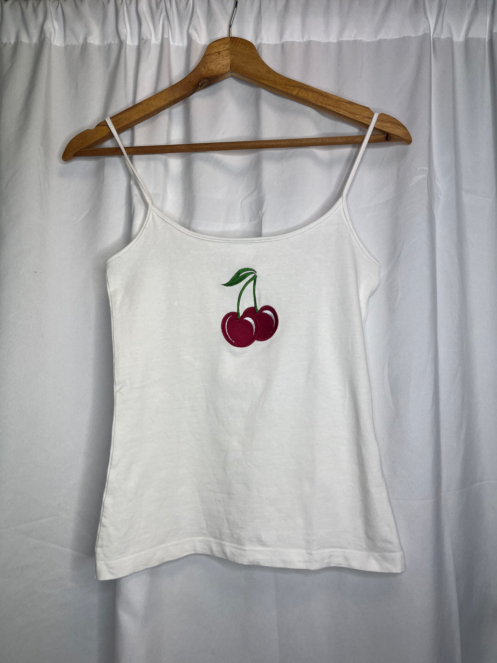 Broderie cerise
