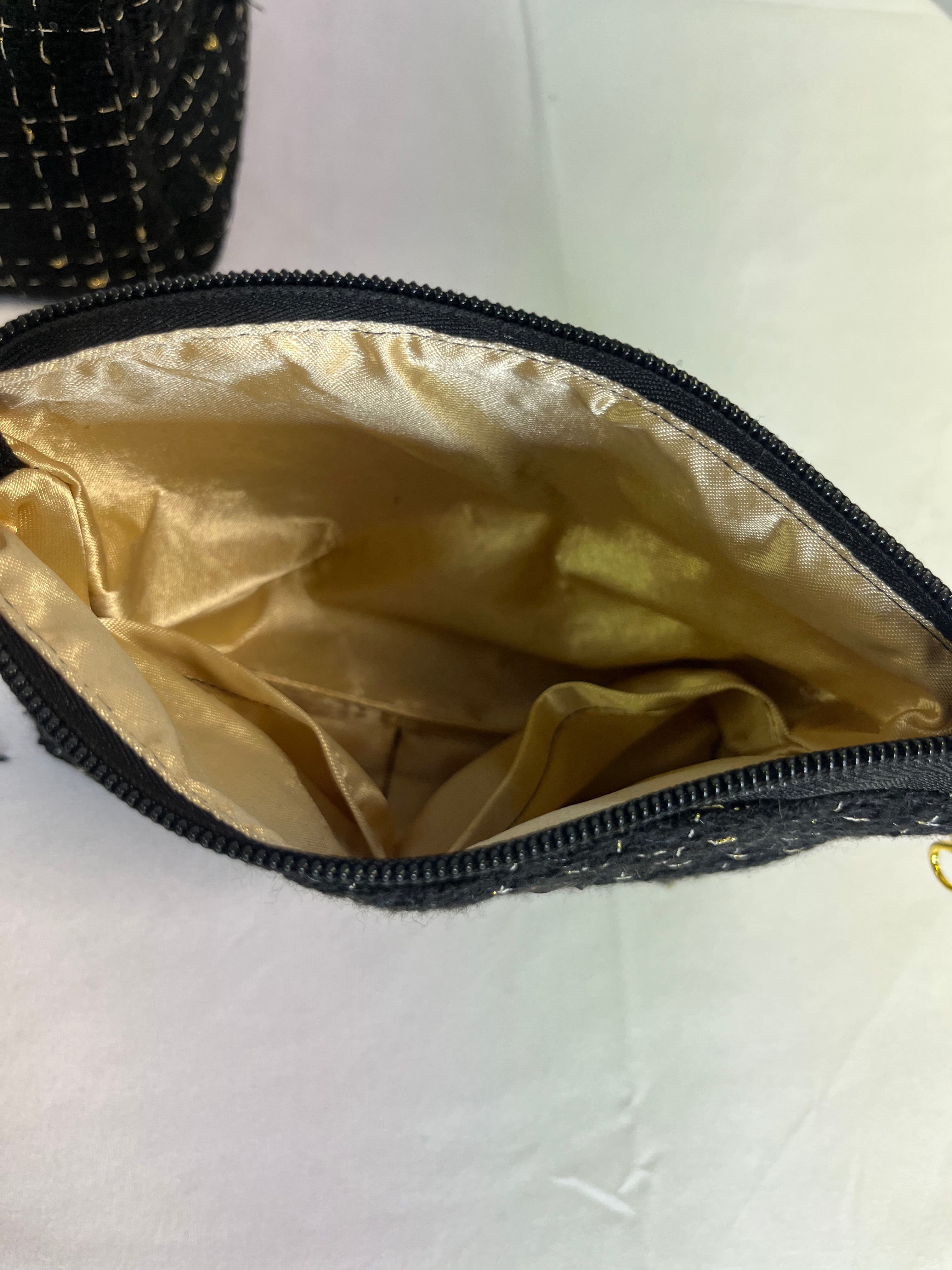Petite pochette tweed noire pailleté avec broderie