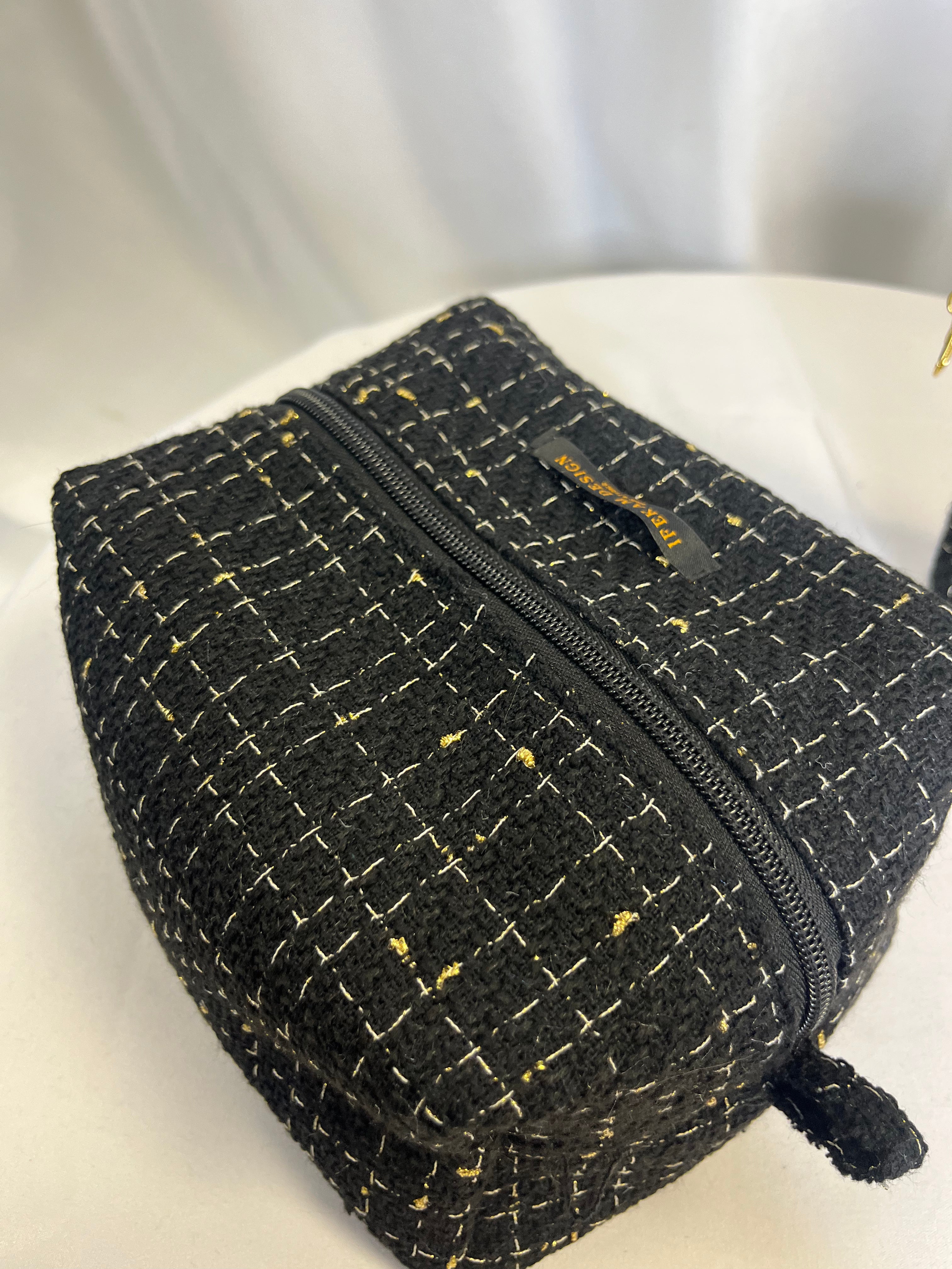 Pochette en tweed noir paillé doré