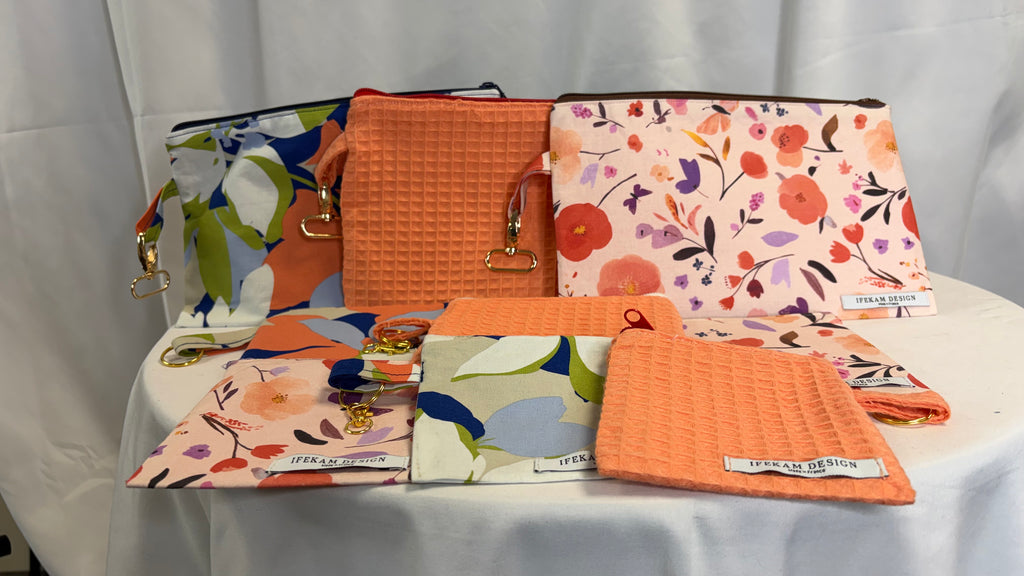 Petite pochette plate fleurie colorée