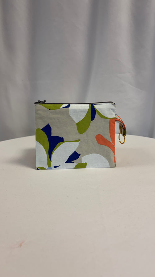 Moyenne pochette plate fleurie colorée