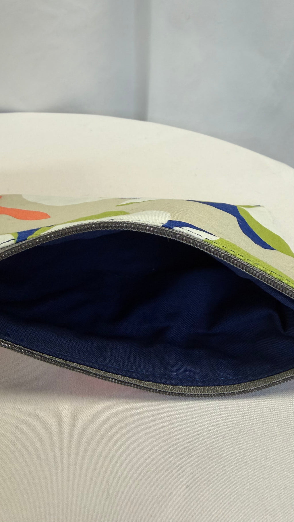 Moyenne pochette plate fleurie colorée