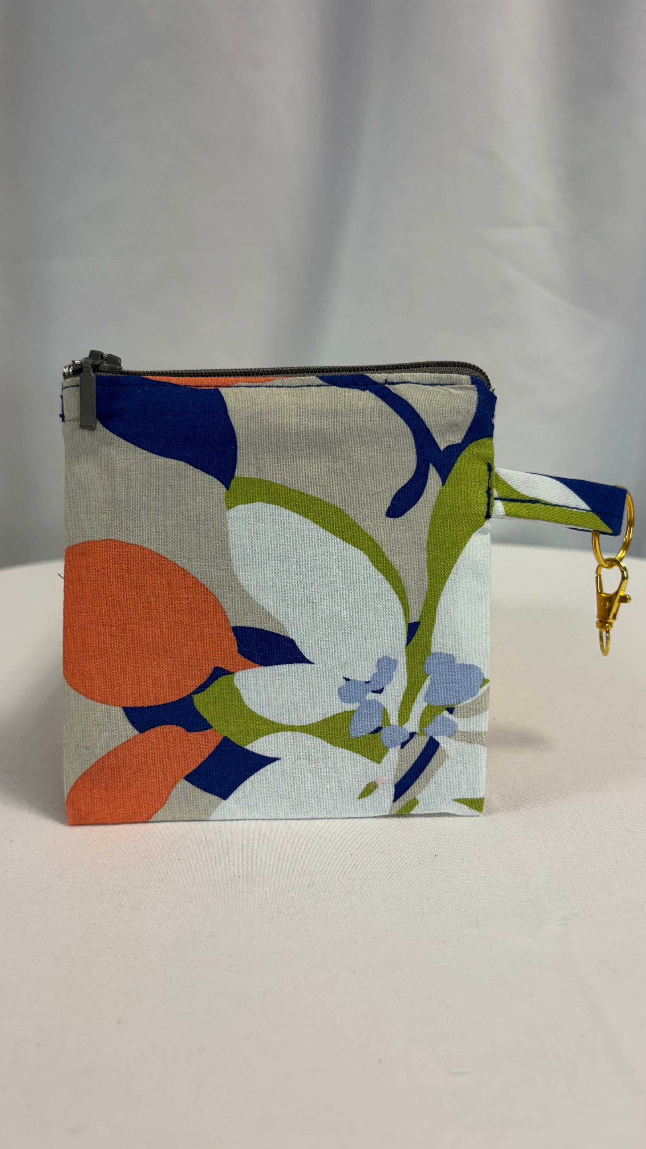 Petite pochette plate fleurie colorée