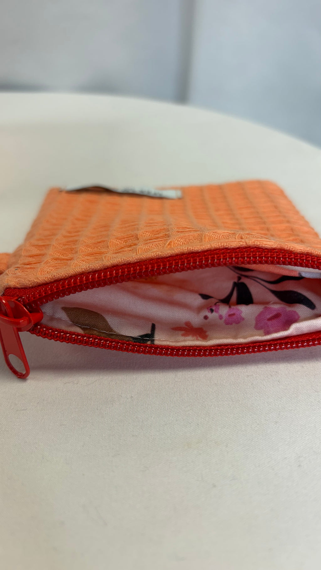 Petite pochette avec tissu nid d’abeille uni papaye
