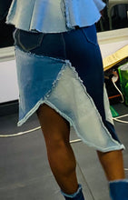 Charger l&#39;image dans la galerie, Distressed 4blue jeans skirt
